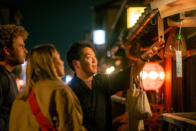 Kyoto: Gion Geisha District & Sake-in-Hand Walking Tour - Sake in hand: how the tasting fits into the experience