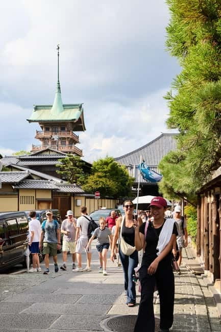 Kyoto: Gion Geisha District Walking Tour and Hidden Gems - Gion on foot: why this tour feels different than checklist sightseeing