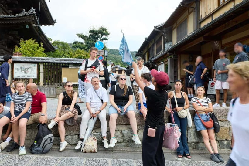 Kyoto: Gion Geisha District Walking Tour and Hidden Gems - Ninen Zaka and Sannenzaka: two short lanes with big mood