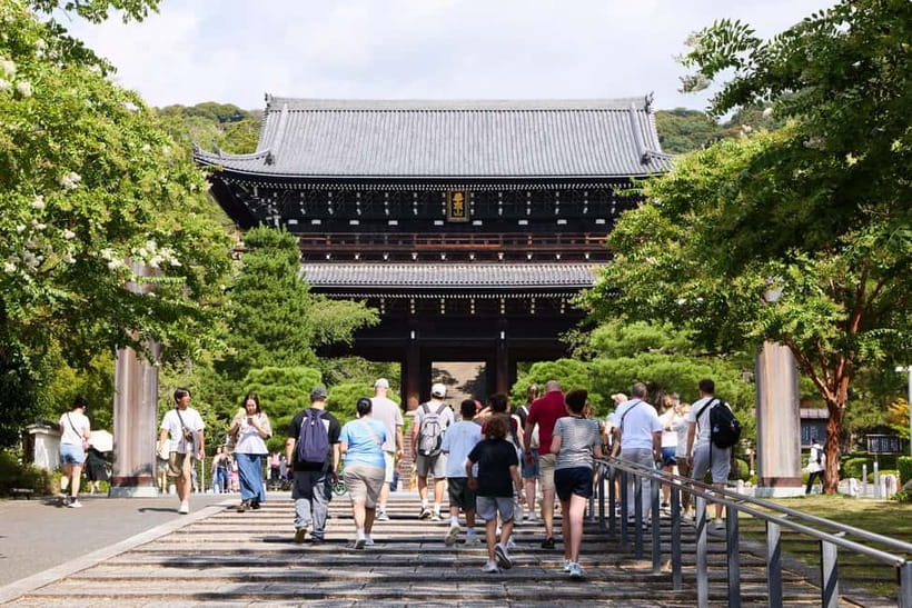 Kyoto: Gion Geisha District Walking Tour and Hidden Gems - The finish at Kiyomizu-dera Niomon Gate: a strong end point