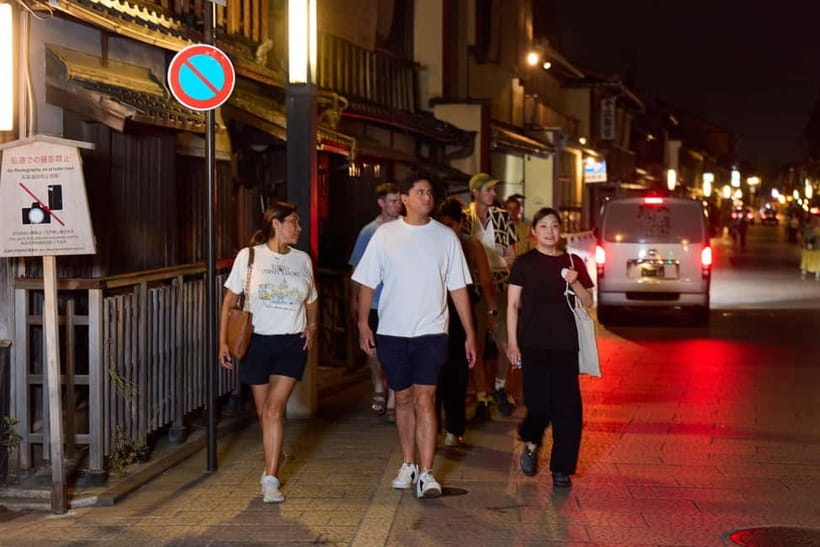 Kyoto: Gion Geisha District Walking Tour - Stories of Geisha - What makes the guide matter (and why you’ll likely remember it)