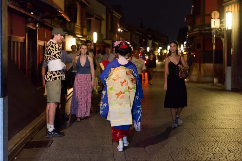 Kyoto: Gion Geisha District Walking Tour - Stories of Geisha - Ben’s Cookies Kyoto Shijo: starting where it’s easy to find