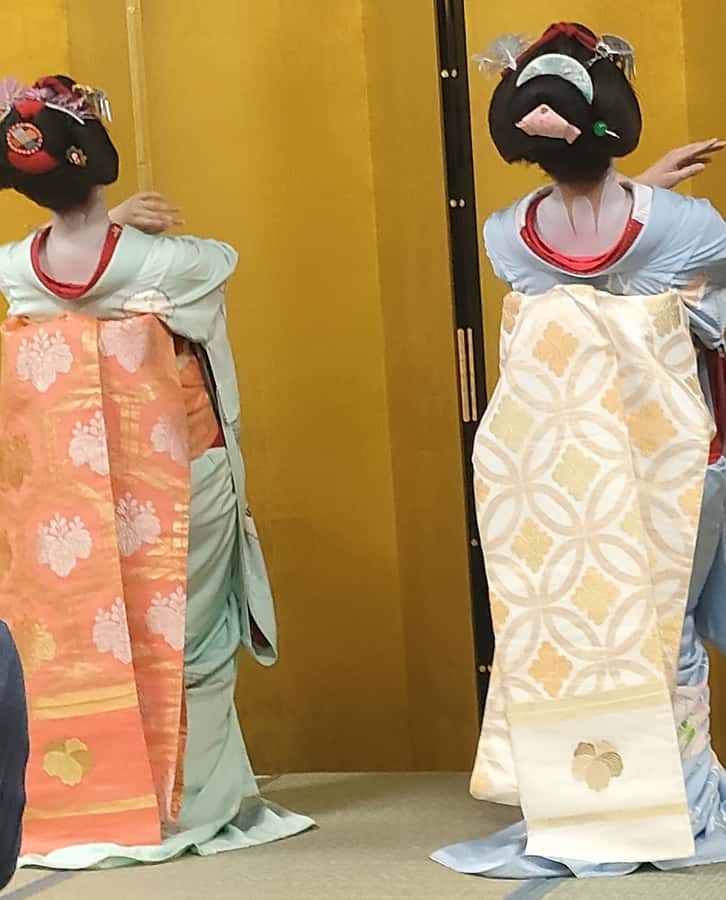 Kyoto: Gion Geisha District with Souvenir and Snack - Key things you’ll notice on this Gion night walk