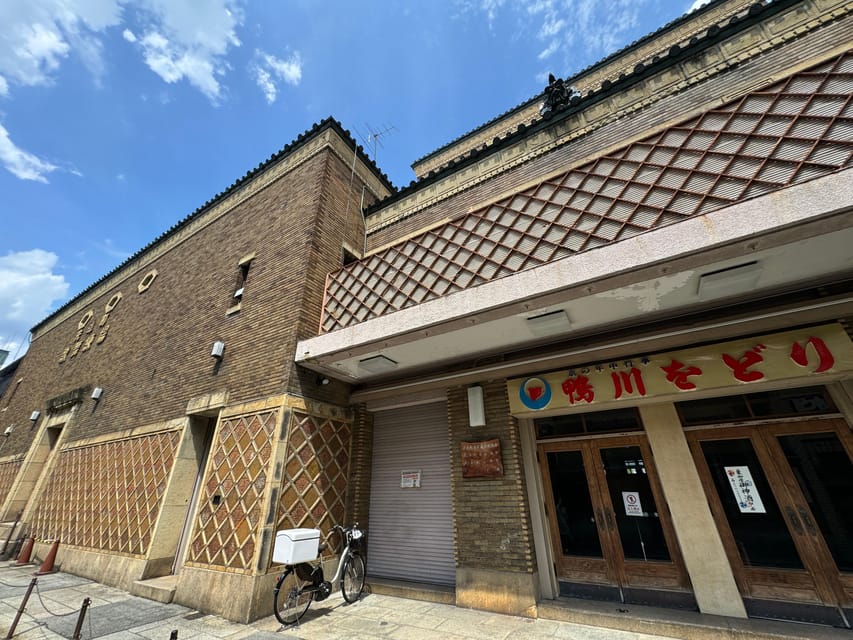 Kyoto: Gion Geisha District & Yasaka Shrine Walking Tour - Who should book this Gion and Yasaka Shrine walk?