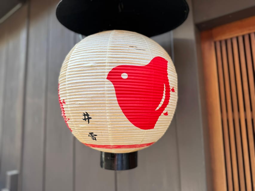 Kyoto: Gion Geisha District & Yasaka Shrine Walking Tour - Hanamikoji Street and Kyoto’s machiya look-up-at-it architecture