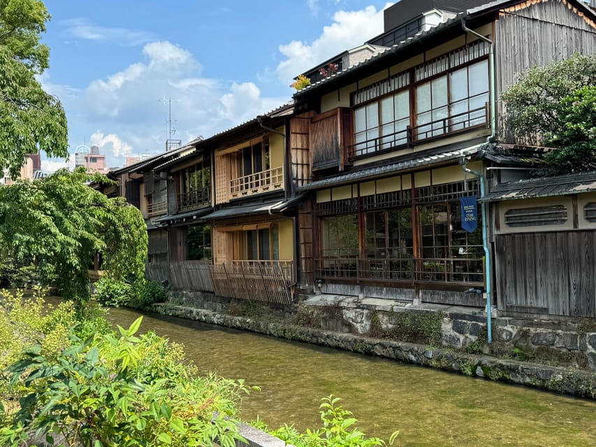 Kyoto: Gion Geisha District & Yasaka Shrine Walking Tour - Yasaka Shrine: the spiritual center that explains why Gion feels rooted