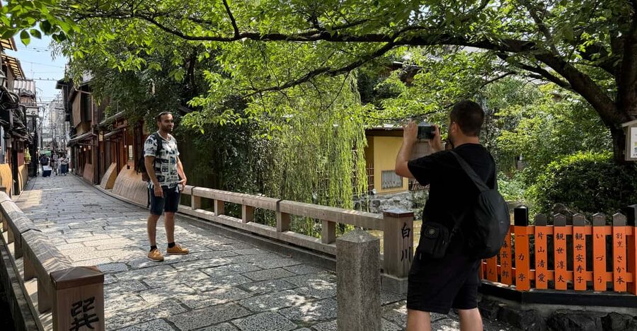 Kyoto: Gion Geisha District & Yasaka Shrine Walking Tour - What to wear, how to stay comfortable, and how rain changes the vibe