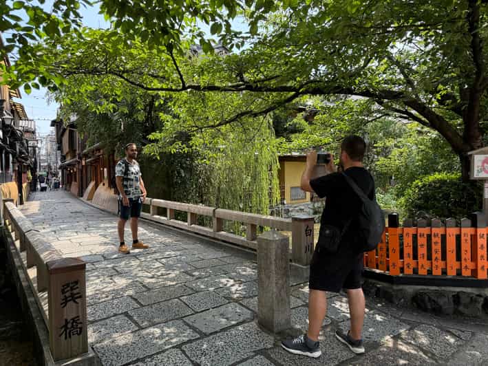 Kyoto: Gion Geisha District & Yasaka Shrine Walking Tour - Private group, real guide time, and pacing that can fit you