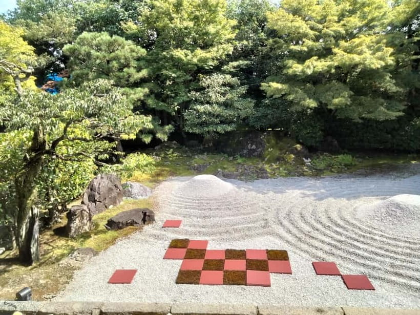 Kyoto: Gion Highlights & Hidden Treasures Guided Tour - Yasaka Shrine and Kōdaiji: Shinto mood, then Buddhist garden time