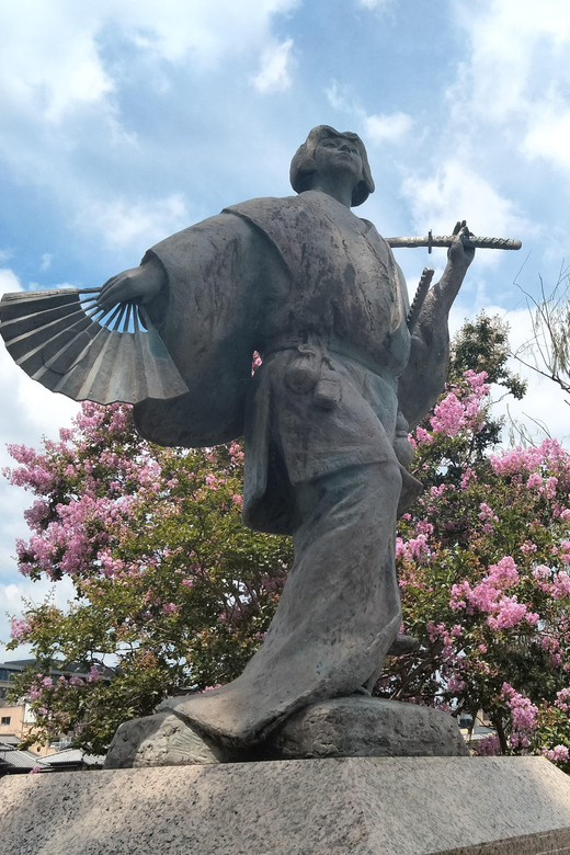 Kyoto: Gion Highlights & Hidden Treasures Guided Tour - Lunch in Gion: plan your refuel, then keep moving