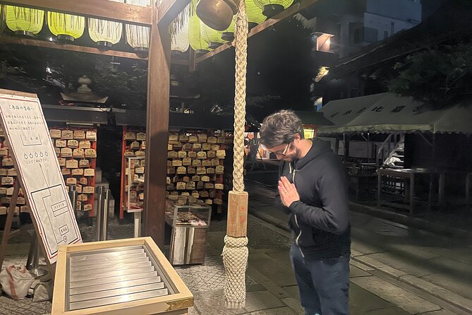 Kyoto: Gion Magical Night Walking Tour - Why a Gion night walk feels calmer than daytime