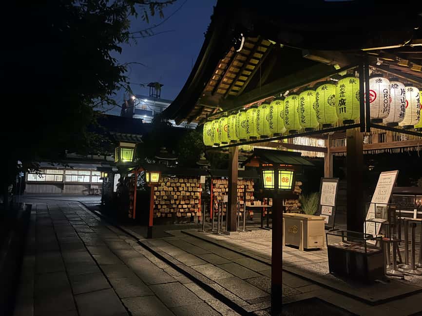 Kyoto: Gion Magical Night Walking Tour with Geisha Trivia - What it’s like in February: a 3pm winter option