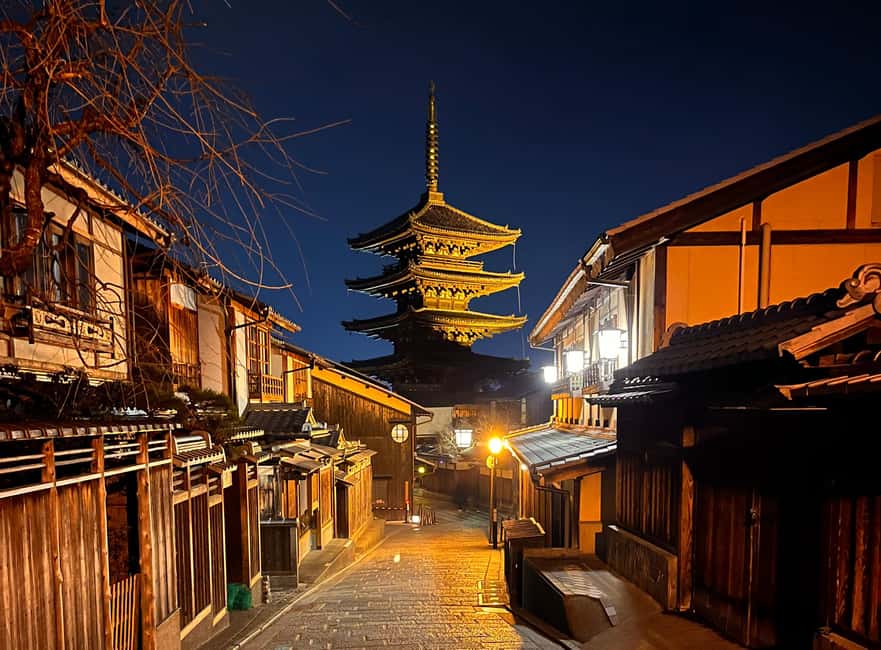 Kyoto: Gion Magical Night Walking Tour with Geisha Trivia - Why Gion at night feels like Kyoto (not just a photo spot)