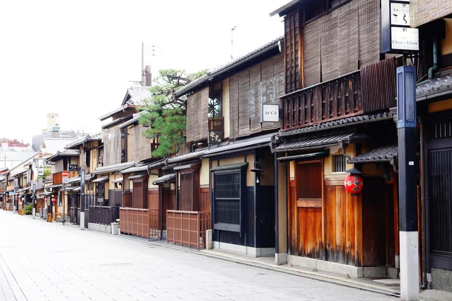 Kyoto: Gion Morning/Night Walking Tour - Meeting Point: Exit 4 on the Ground (and Easy Return)