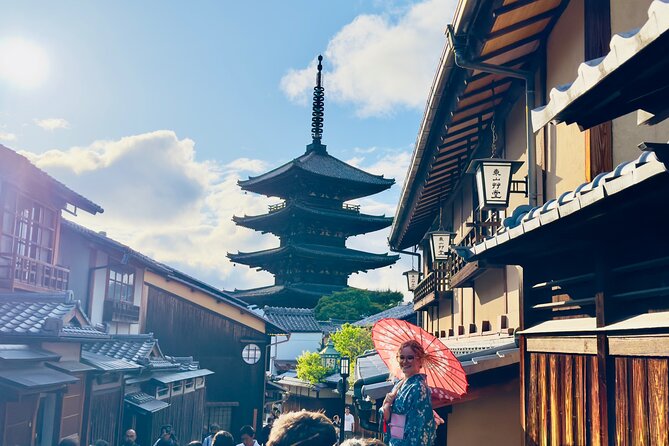 Kyoto Gion Morning Walk: Zen, Temples, Geisha District & Secrets - Gion at street level: what you’ll notice on Gion and Hanamikoji