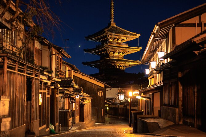 Kyoto Gion Night Tour: Discover Geisha District and Hidden Gems - Yasaka Pagoda (Hokanji): A Wooden Structure With a Famous Claim
