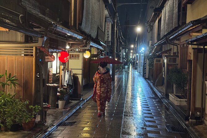 Kyoto Gion Night Tour: Discover Geisha District and Hidden Gems - Meeting Point and Timing: The 6:30pm Foot-Traffic Window