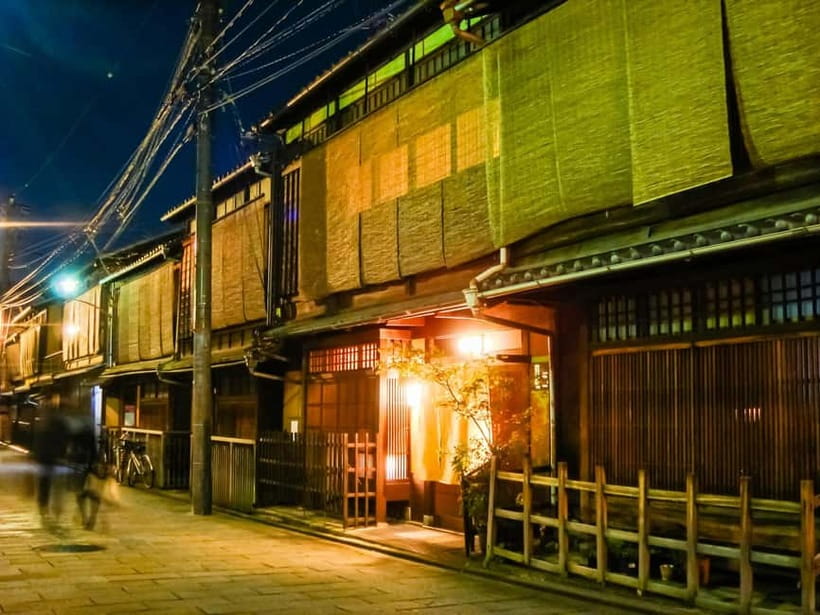 Kyoto: Gion Night Tour Stories of Geisha and Maiko - Price and value: is $22 for 2 hours worth it?