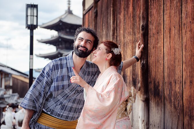 Kyoto Gion Photoshoot - Private Session | Pro Photographer - Starting at Yasaka Shrine: setting the tone with iconic Kyoto framing