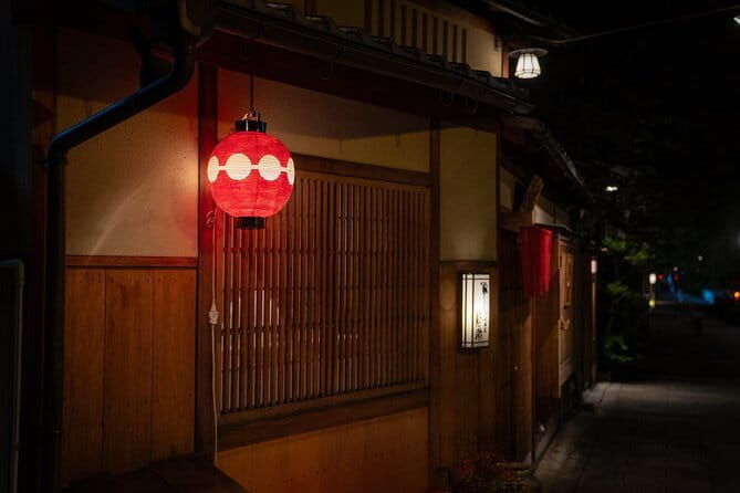 Kyoto: Gion & Pontocho Food Tour with 13 Dishes - Kyoto’s night route: Gion and Pontocho on foot