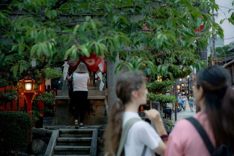 Kyoto: Gion World of the Geisha Guided Walking Tour - How much you pay ($29) and why it can be good value
