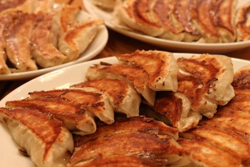 Kyoto: Guided Local Food Tour with 13 dishes - Sushi and tempura finale: seasonal ingredients and careful presentation
