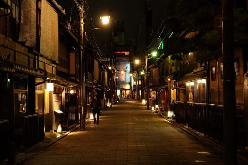 Kyoto: Guided Local Food Tour with 13 dishes - The guide factor: Atsu and Yo make the experience work