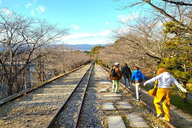 Kyoto: Higashiyama Slow Cycling Tour along the quiet waterfront - The ride setup: Brompton style, included helmets, and photo moments