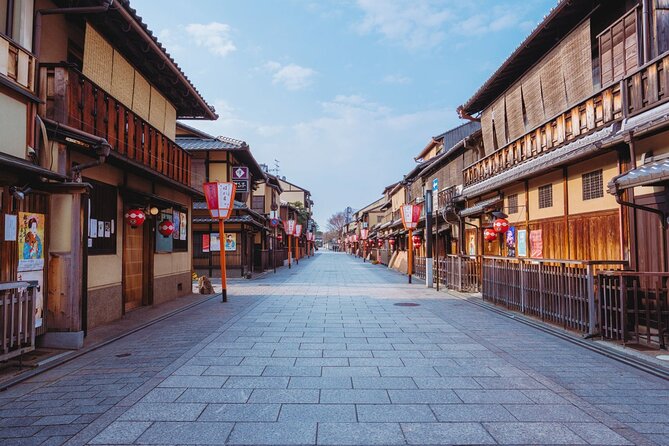 Kyoto Higashiyama Walking Private Tour - Yasaka Shrine and Ishibe-koji: Shinto Gates and a Peaceful Stone Alley