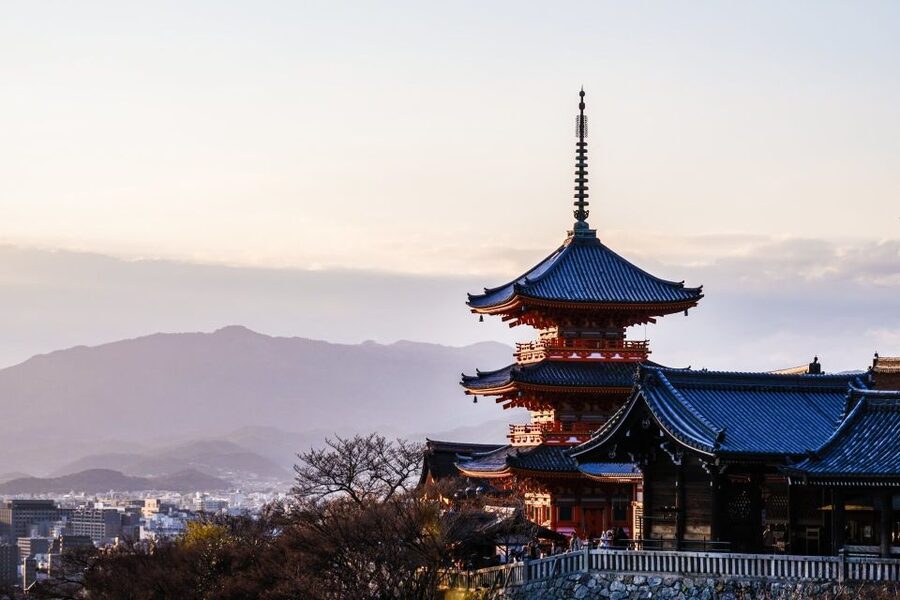 Kyoto: Historic Higashiyama Walking Tour - Higashiyama in Four Hours: Fast, Focused, and Walkable
