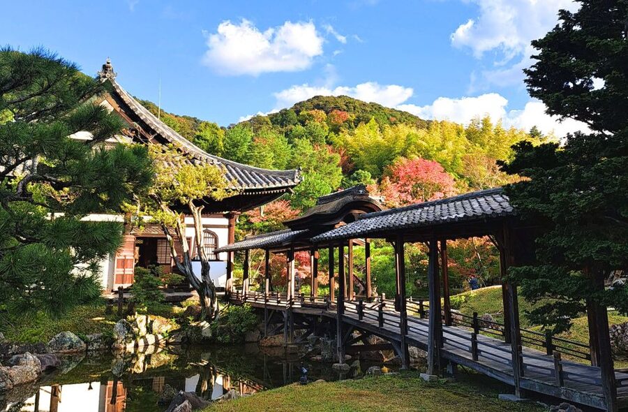 Kyoto: Historic Higashiyama Walking Tour - Starting at Inari Station and Fushimi Inari Torii Gates