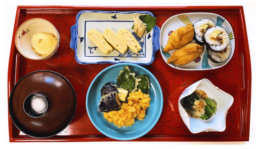 Kyoto Home Cooking Class ＆Supermarket tour near Fushimiinari - Lunch in a traditional Japanese room with garden views