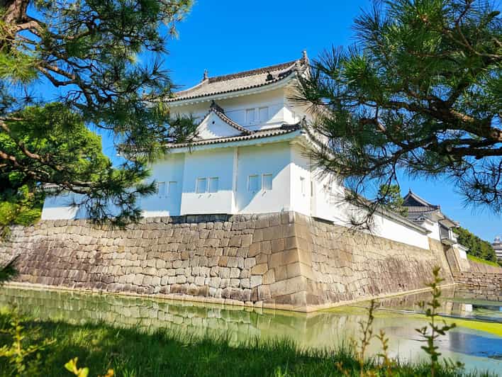 Kyoto: Imperial Palace & Nijo Castle Guided Walking Tour - Meeting at Nijojo-mae Station and Staying Right on Time