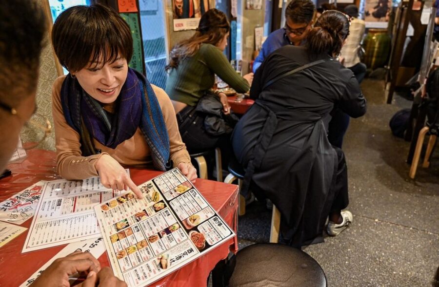 Kyoto: Izakaya Food Tour with Local Guide - How the Drinks and Small Plates Are Built Into the Tour