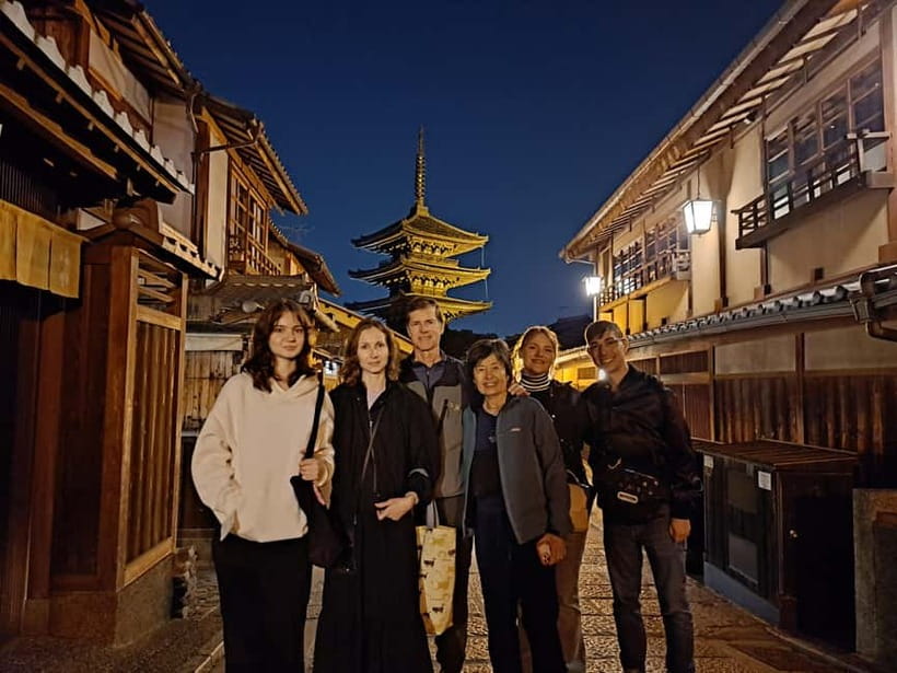 Kyoto: Izakaya Nightlife Tour with Local Guide - Gion after dinner: a guided walk where you learn as you go