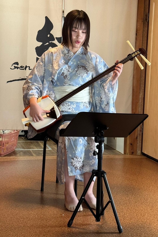 Kyoto: Japanese Koto & Shamisen Concert and Koto Class - The koto class: beginner-friendly, patient, and actually fun