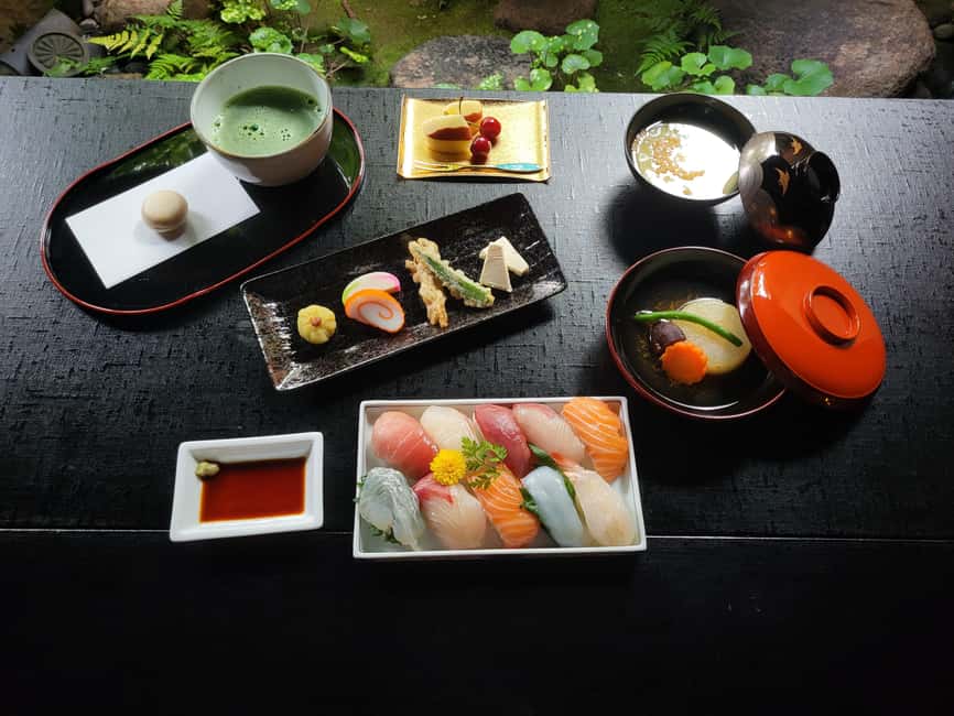 Kyoto: Kaiseki Dinner at a Historical Townhouse - Dining With a View: The Illuminated Garden Effect