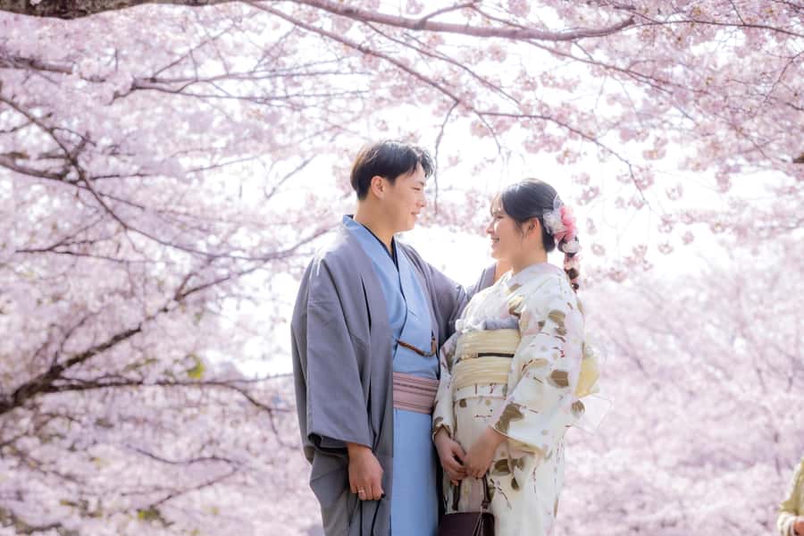 Kyoto Kimono Professional Photoshoot - Picking your kimono at Yumeyakata Gojo Shop