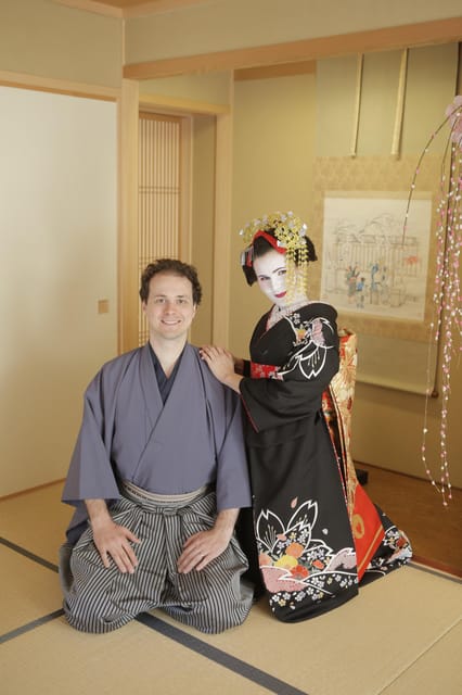 Kyoto kiyomizu Temple : Maiko and Samurai Couple Photoshoot - The Look: Maiko and Samurai, Done the Traditional Way