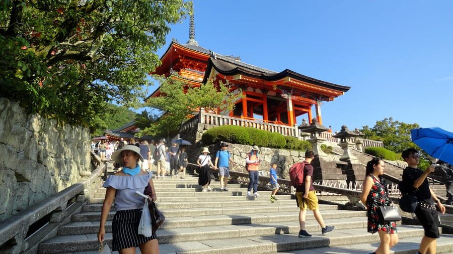 Kyoto: Kiyomizudera, Higashiyama and Yasaka Discovery Tour - Yasaka Shrine and Maruyama Park: Shinto stories you can feel
