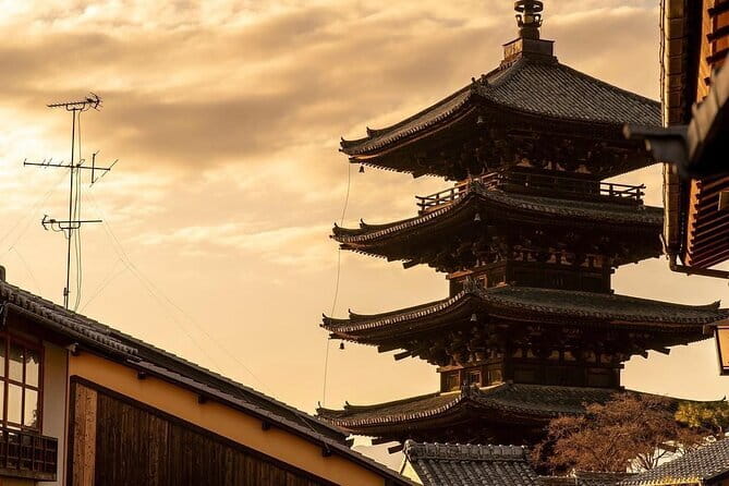 Kyoto Magical Night English Tour: Gion & Fushimi Inari Shrine - Yasaka Shrine: The Final Glow and the Meaning Behind It