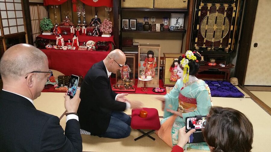 Kyoto: Maiko Happy Hour at a Historic Machiya - Maiko Party Games and Q&A: The Part You Can Actually Talk Back To