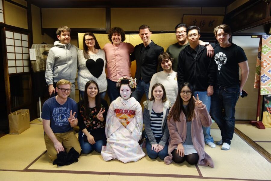 Kyoto: Maiko Happy Hour at a Historic Machiya - How the Maiko Time Works (Including the Rare Photo Window)
