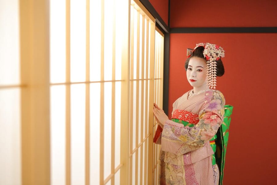 Kyoto: Maiko Makeover and Photoshoot Experience - Photos You Can Keep: Printed Copies + DATA of Everything