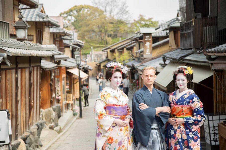Kyoto: Maiko Makeover and Photoshoot Experience - Who Should Book This and Who Should Skip It