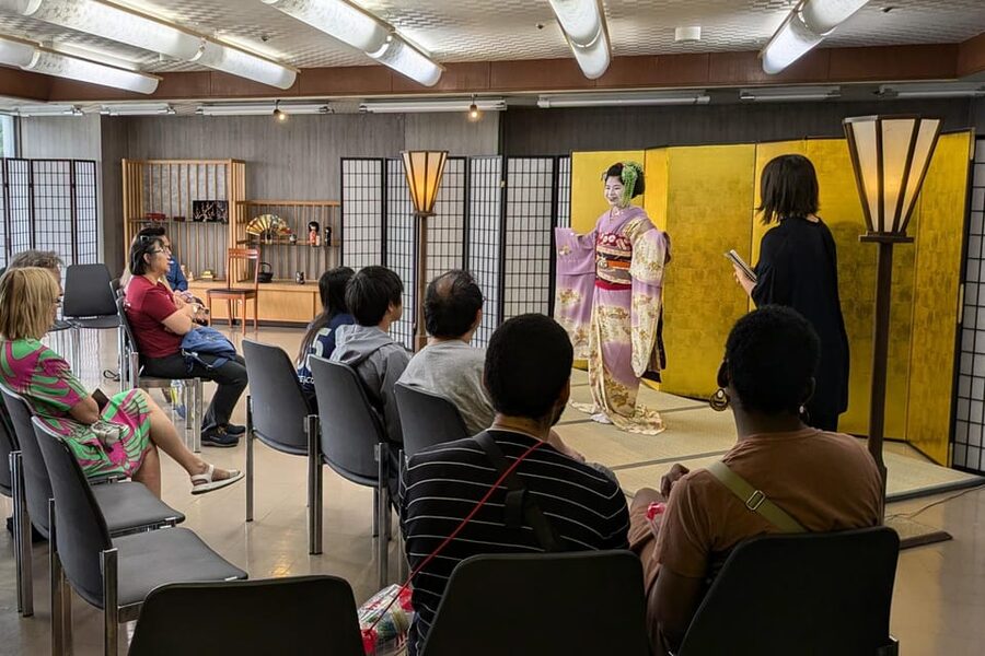 Kyoto: Meet-and-Greet, Maiko Show and Experience - Photo Time With Your Own Phone: The Part That Feels Most Memorable