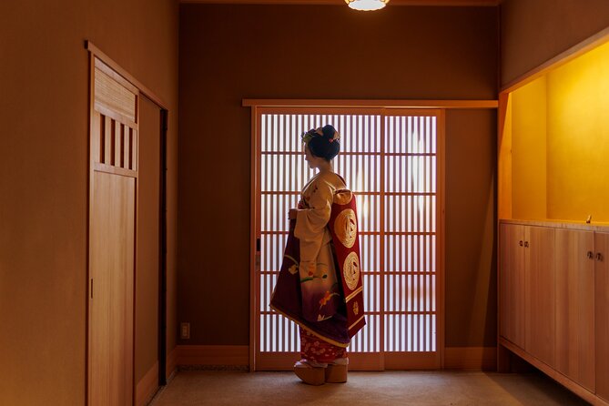Kyoto: Meet the Geisha Maiko with Gion Walking Tour - Hanamikoji Street and the art-forward stops