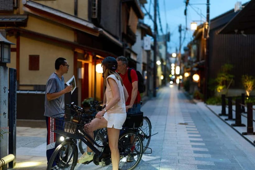 Kyoto: Night E-Bike Tour Hidden Gems & Backstreets - Riding route, timing, and the group pace (what it feels like)