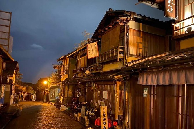 Kyoto night walk tour (Gion district) - The famous Yasaka slope walk: a quick hit of classic Kyoto