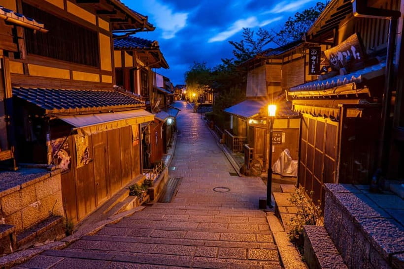 Kyoto: Night Walking Tour with Geisha Traditions - Night Walking in Gion: What Makes It Feel Different